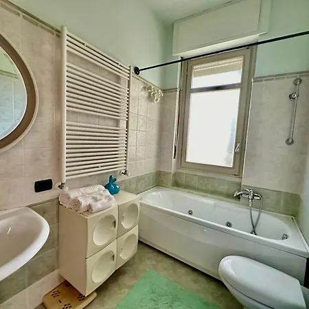 Finestra Sulle Alpi E Golf Fiano (Piedmont)