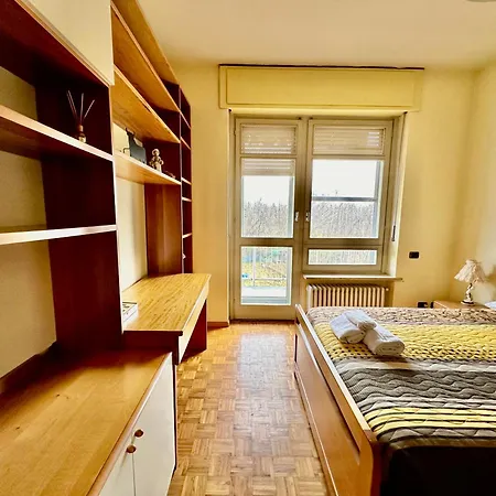 Finestra Sulle Alpi E Golf Fiano (Piedmont)